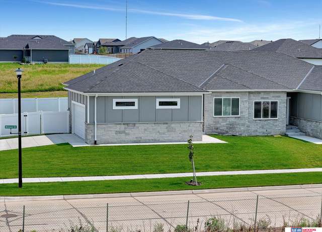 Property at 7501 Vera Dr, Lincoln, NE 68516, 4 beds, 3 baths