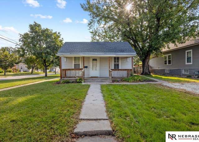 Property at 1036 N 8th St, Lincoln, NE 68508, 2 beds, 1 bath