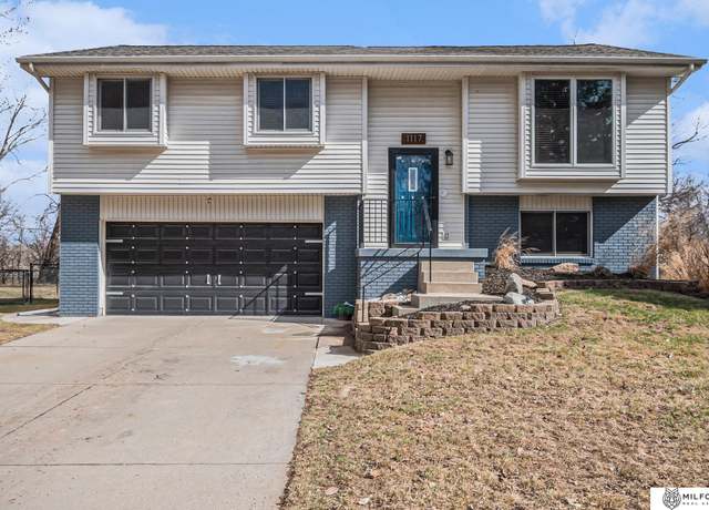 Property at 1117 Patricia Dr, Papillion, NE 68046, 4 beds, 3 baths