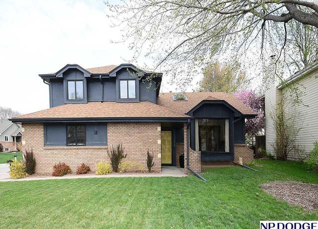 Property at 15298 Pepperwood Dr, Omaha, NE 68154, 3 beds, 2.5 baths
