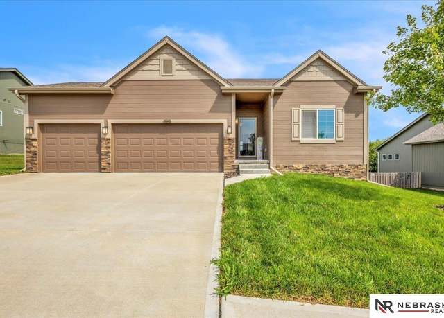 Property at 16642 Potter St, Bennington, NE 68007, 3 beds, 2.5 baths