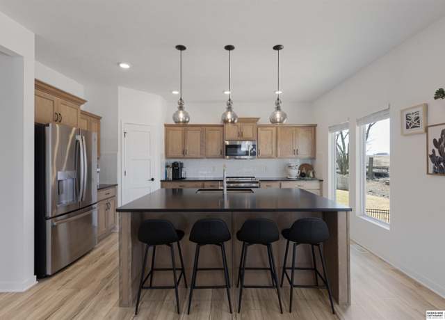 Property at 6018 S 212th St, Elkhorn, NE 68022, 5 beds, 3.5 baths