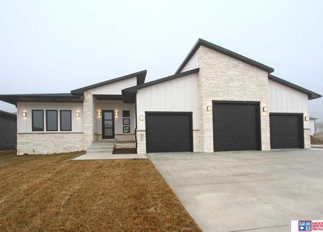 Property at 6517 S 90th St, Lincoln, NE 68526, 4 beds, 3 baths