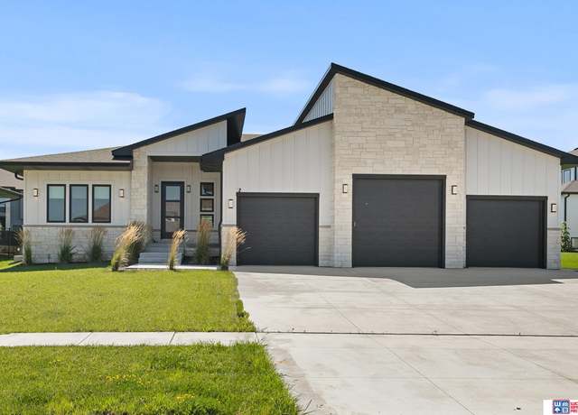 Property at 6517 S 90th St, Lincoln, NE 68526, 4 beds, 3 baths