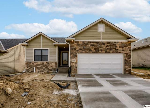 Property at 13063 S 44th Ave, Bellevue, NE 68123, 3 beds, 3 baths
