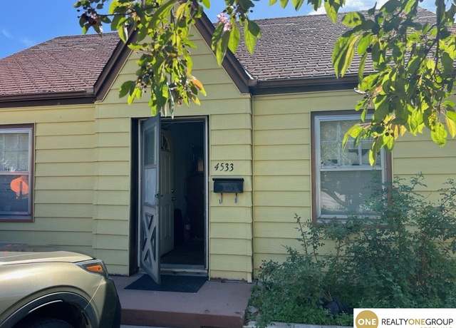 Property at 4533 S 39 St, Omaha, NE 68107, 4 beds, 1 bath