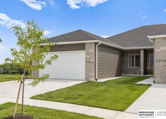 Property at 5800 S 95th St, Lincoln, NE 68526, 4 beds, 3 baths