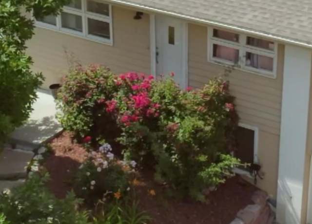 Property at 6230 Park Lane Dr, Omaha, NE 68104, 4 beds, 2 baths