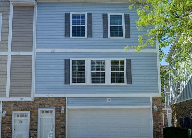 Property at 14655 Ames Ct, Omaha, NE 68116, 2 beds, 2 baths