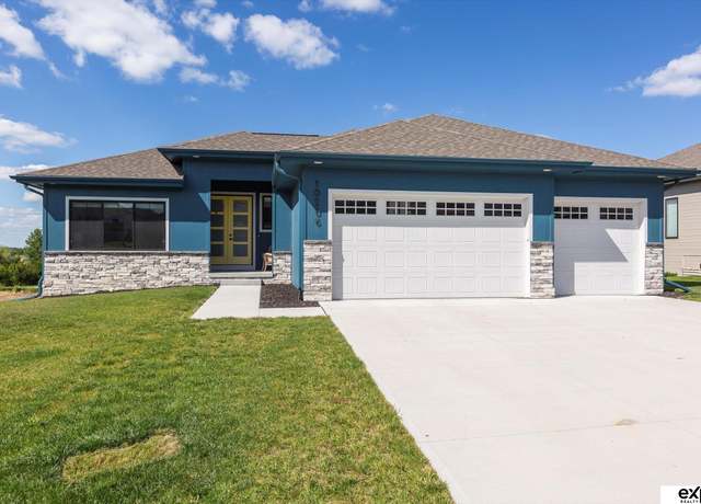 Property at 10206 Longshore Ave, Papillion, NE 68046, 3 beds, 2.5 baths