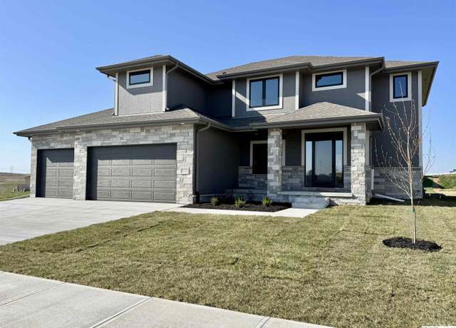 Property at 21722 Parkview Dr, Gretna, NE 68028, 4 beds, 2.5 baths