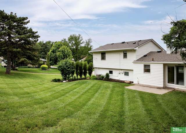 Property at 2833 S 107 St, Omaha, NE 68124, 3 beds, 1.5 baths