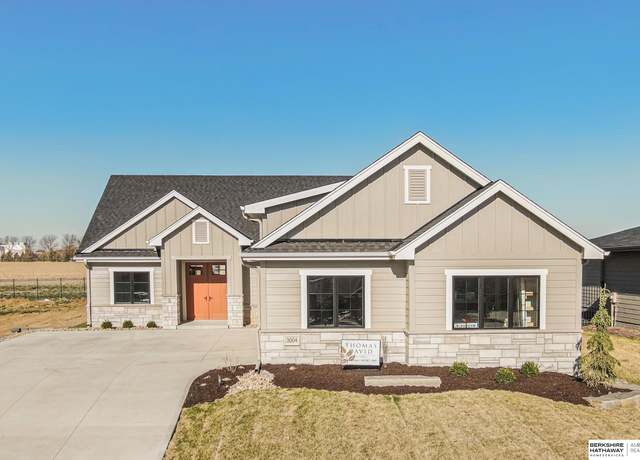 Property at 3004 S 209 Ct, Omaha, NE 68022, 4 beds, 2.5 baths