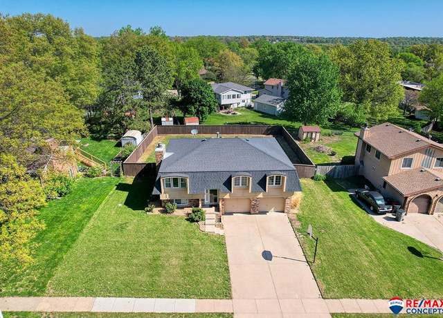 Property at 2430 Jameson St S, Lincoln, NE 68512, 3 beds, 3 baths
