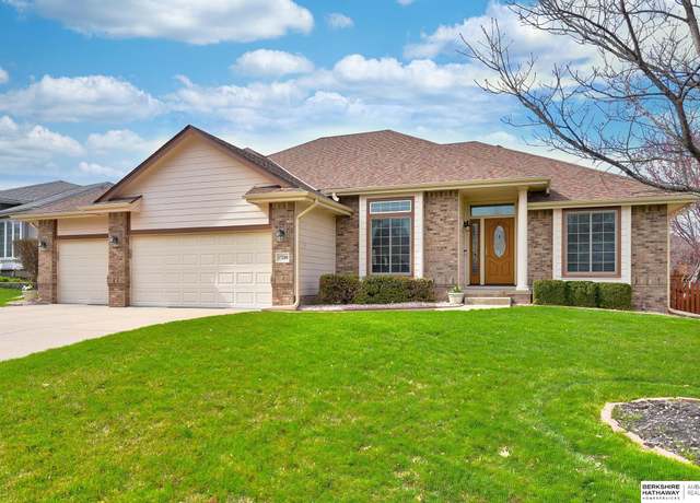 Property at 17210 J St, Omaha, NE 68135, 4 beds, 4.5 baths