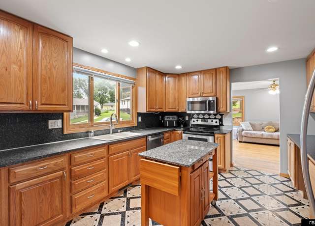 Property at 1104 Delmar St, Papillion, NE 68046, 2 beds, 2 baths
