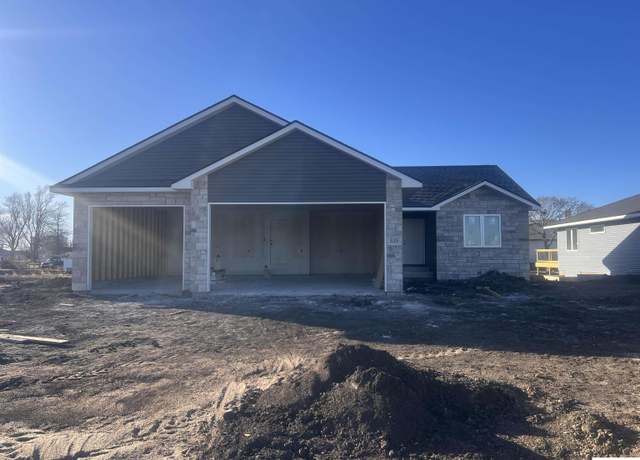 Property at 535 Pine St, Greenwood, NE 68366, 5 beds, 2 baths