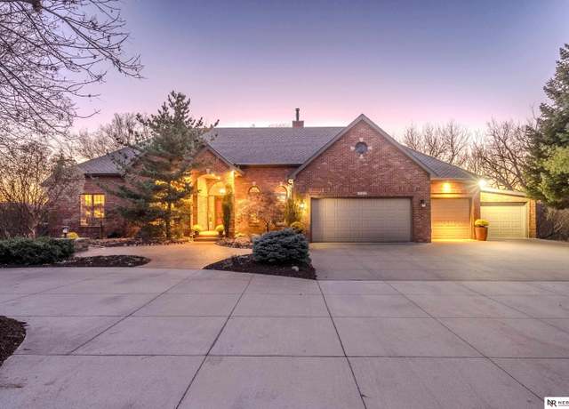 Property at 1227 Pinewood Dr, Blair, NE 68008, 4 beds, 3.5 baths