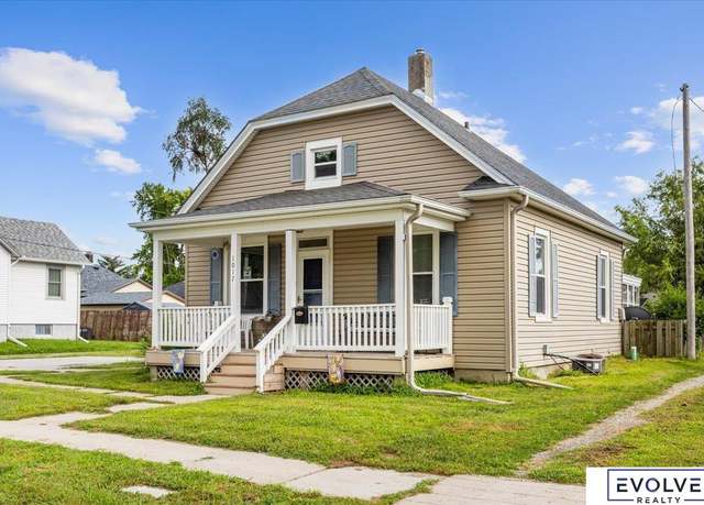 Property at 1017 17th Ave, Council Bluffs, IA 51501, 2 beds, 1 bath