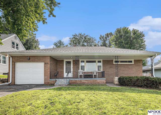 Property at 833 N 75 St, Omaha, NE 68114, 4 beds, 2 baths