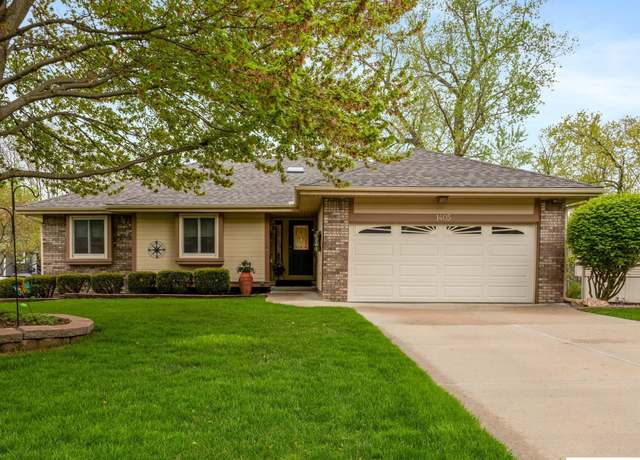 Property at 1405 Gregg Rd, Bellevue, NE 68005, 3 beds, 2.5 baths