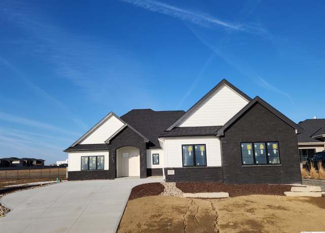Property at 3016 S 209th Ct, Omaha, NE 68022, 4 beds, 2.5 baths
