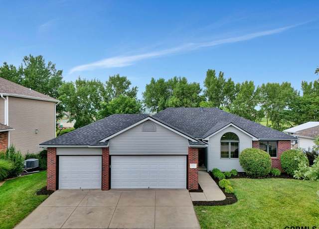 Property at 8910 Prairie Village Dr, Lincoln, NE 68507, 4 beds, 3 baths