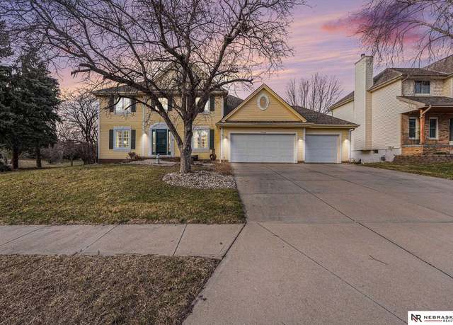 Property at 17624 Renfro St, Omaha, NE 68135, 5 beds, 4 baths