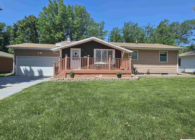 Property at 1509 N 15th St, Beatrice, NE 68310, 3 beds, 2 baths