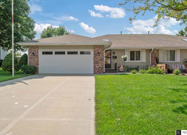 Property at 1310 Edgewood Blvd, Papillion, NE 68046, 2 beds, 2.5 baths