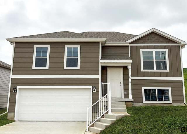 Property at 8820 S 185th St, Omaha, NE 68136, 4 beds, 3 baths