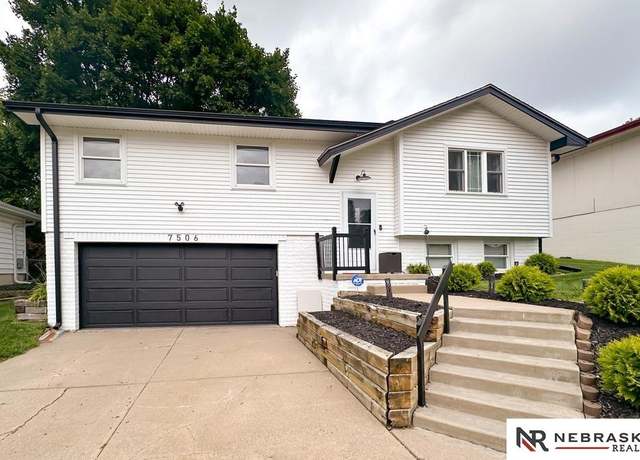 Property at 7506 Ivy Lane Dr, La Vista, NE 68128, 3 beds, 2 baths