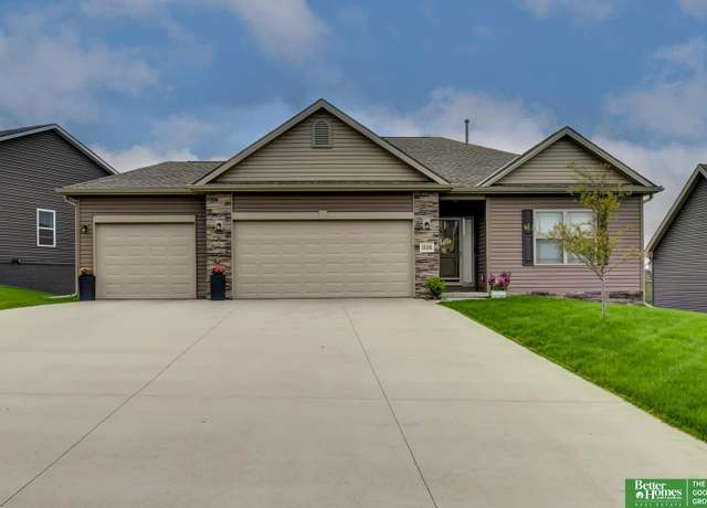 Property at 15105 Elmwood Dr, Bennington, NE 68007, 5 beds, 3 baths
