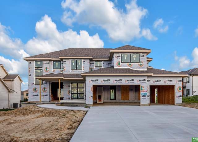Property at 19061 Laquinta Cir, Gretna, NE 68136, 5 beds, 5.5 baths