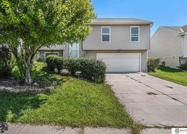 Property at 6961 N 89th Ave, Omaha, NE 68122, 3 beds, 2 baths