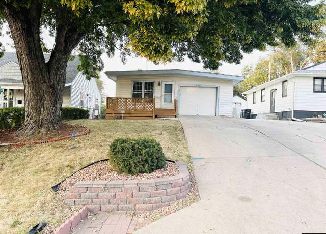 Property at 6140 Seward St, Omaha, NE 68104, 3 beds, 2 baths