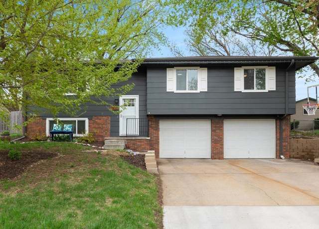 Property at 7810 Elm Dr, La Vista, NE 68128, 3 beds, 2 baths