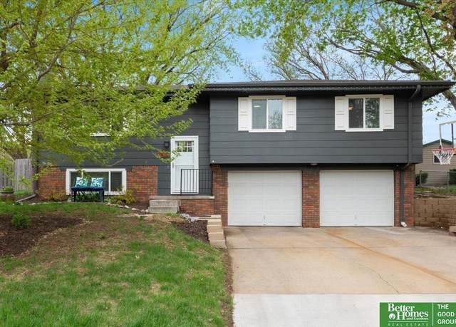 Property at 7810 Elm Dr, La Vista, NE 68128, 3 beds, 2 baths