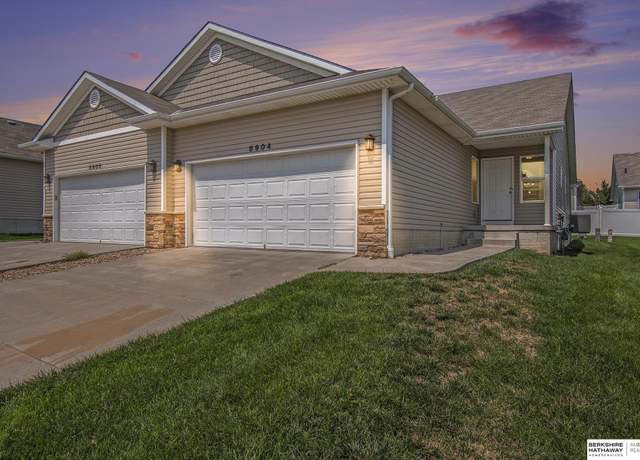 Property at 8904 Blacksmith Ct, Lincoln, NE 68507, 4 beds, 3 baths