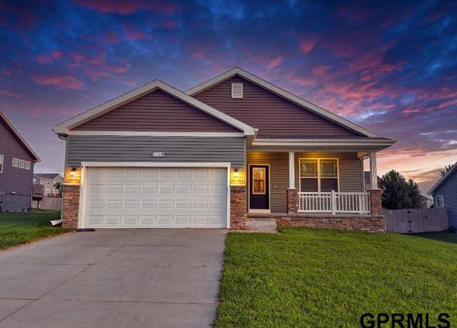 Property at 2209 Hedgeapple Rd, Plattsmouth, NE 68048, 2 beds, 1.5 baths