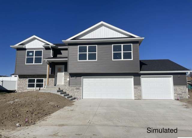Property at 1722 NW 55th St, Lincoln, NE 68528, 4 beds, 3 baths