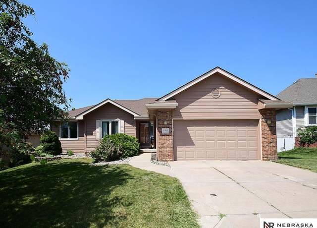 Property at 21824 Plum Creek Dr, Gretna, NE 68028, 4 beds, 3 baths