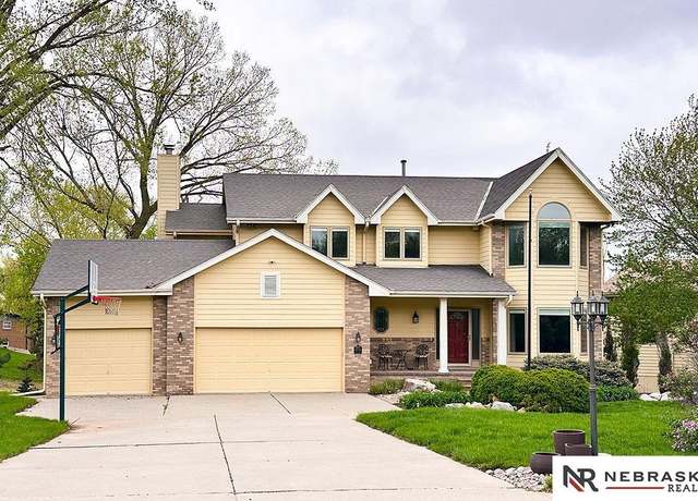 Property at 20102 Pearl Dr, Gretna, NE 68028, 5 beds, 3.5 baths