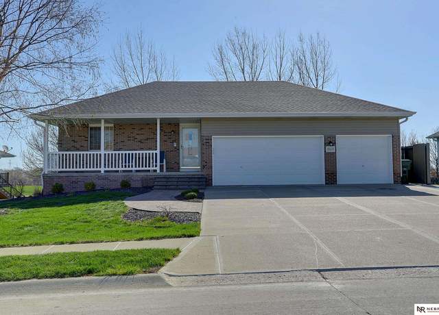 Property at 10419 N 150th St, Bennington, NE 68007, 4 beds, 3 baths