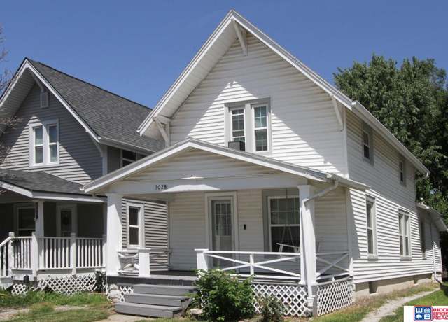 Property at 3028 Vine St, Lincoln, NE 68503, 2 beds, 1 bath