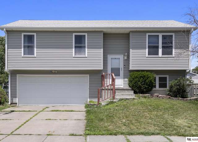 Property at 910 Donnie Ln, Lincoln, NE 68522, 3 beds, 1.5 baths
