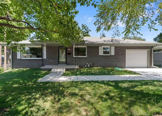 Property at 513 S Polk St, Papillion, NE 68046, 3 beds, 3 baths