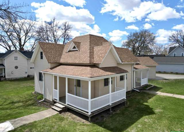 Property at 329 N Blackburn Ave, York, NE 68467, 4 beds, 1 bath