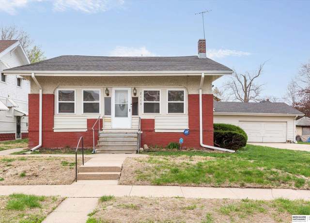 Property at 2119 Evans St, Omaha, NE 68110, 4 beds, 1 bath