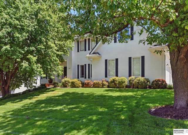 Property at 4841 S 165th St, Omaha, NE 68135, 4 beds, 3.5 baths